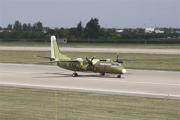 首次55米超低空、滿載6噸水！新舟60滅火飛機試飛圓滿成功