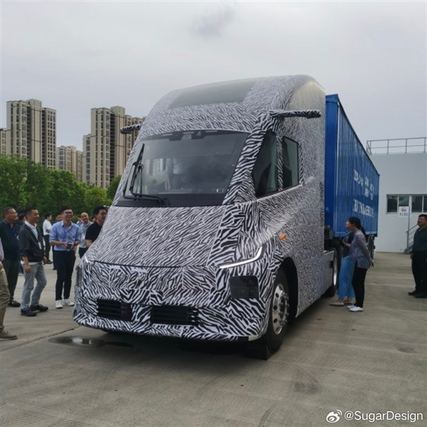 馬斯克能忍？國(guó)內(nèi)驚顯特斯拉Semi電動(dòng)卡車(chē)仿制品 網(wǎng)友：貼臉輸出
