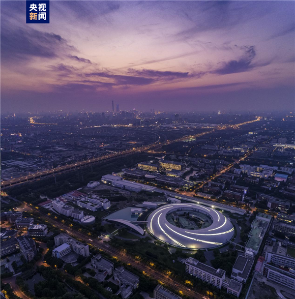 我國(guó)超級(jí)顯微鏡升級(jí)！上海光源線站工程通過國(guó)家驗(yàn)收