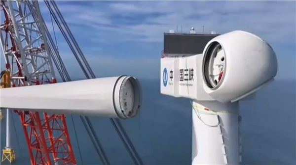 難度史詩級(jí)！海上超100米高空安裝123米風(fēng)機(jī)葉片有多難：現(xiàn)場揭秘