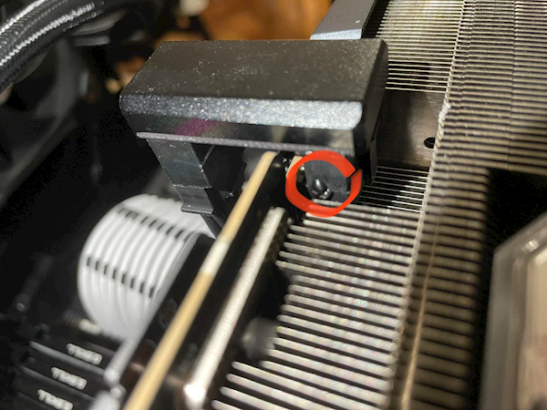 16針供電口有毒！RTX 4090配90度拐彎電源線后：照燒不誤