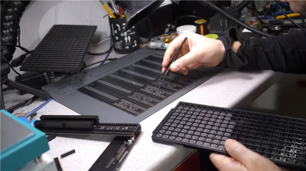 14.7GHz！大神造了一臺(tái)256個(gè)RISC-V核心的迷你超級(jí)計(jì)算機(jī)