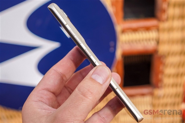 moto Edge 50 Ultra圖賞：實(shí)木材質(zhì)重出江湖 小米一加都曾做過