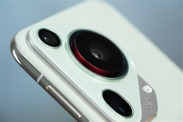 華為Pura 70 Pro發(fā)布鴻蒙OS 4.2 172版更新：支持AI擴圖 一鍵拯救廢片！