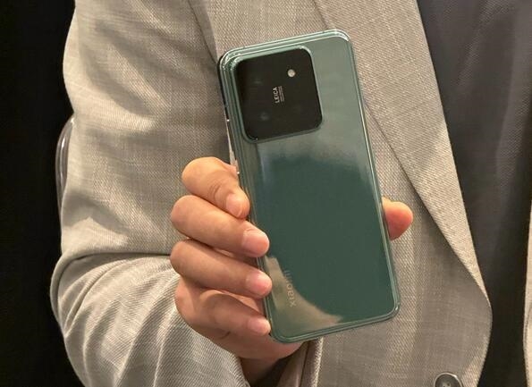 盧偉冰：小米14系列首批備貨量超上一代一倍