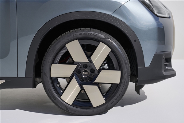 寶馬展示新一代純電Mini