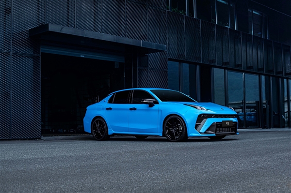 中國車第一次！領(lǐng)克03高性能特別版首發(fā)：原廠防滾架可上路