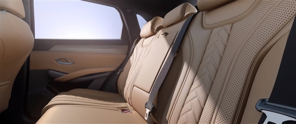 15萬絕殺！比亞迪宋L DM-i內(nèi)飾高清圖曝光：配備水晶檔把、氛圍燈搶眼